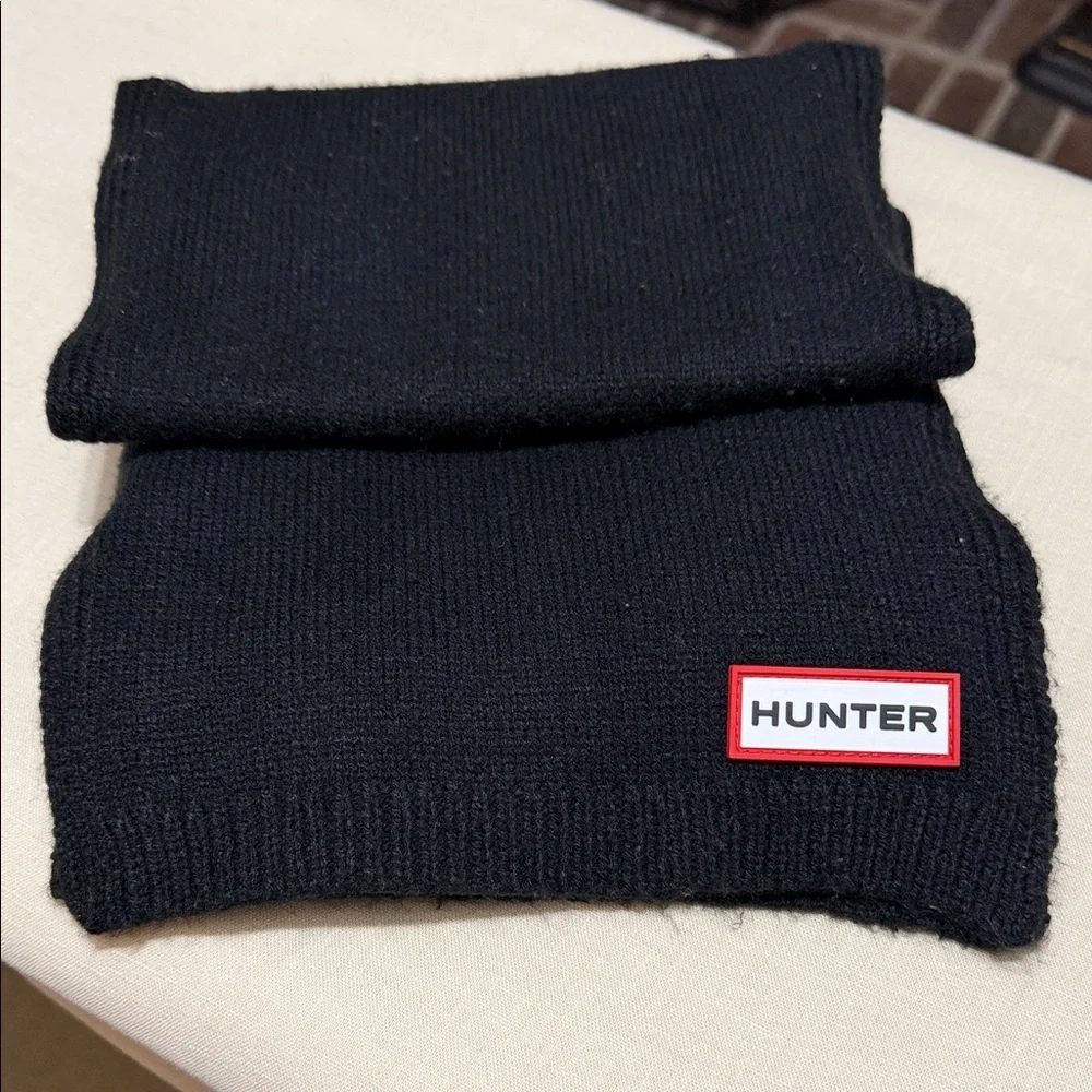 Hunter Classic Black Scarf with Red & White Tag. Unisex.